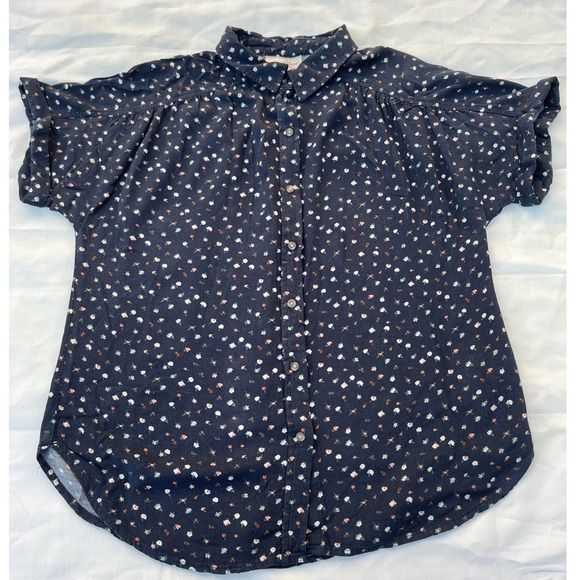Women's Floral Print Short Sleeve Button-Down Camp Shirt - Picture 3 of 11